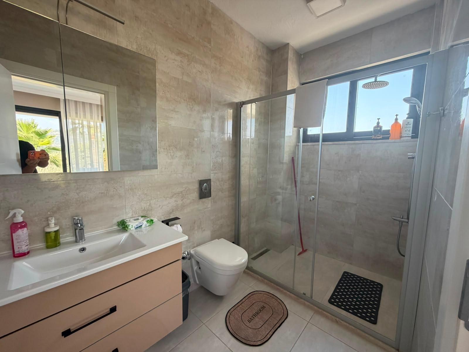 Bathroom 3 with vanity unit