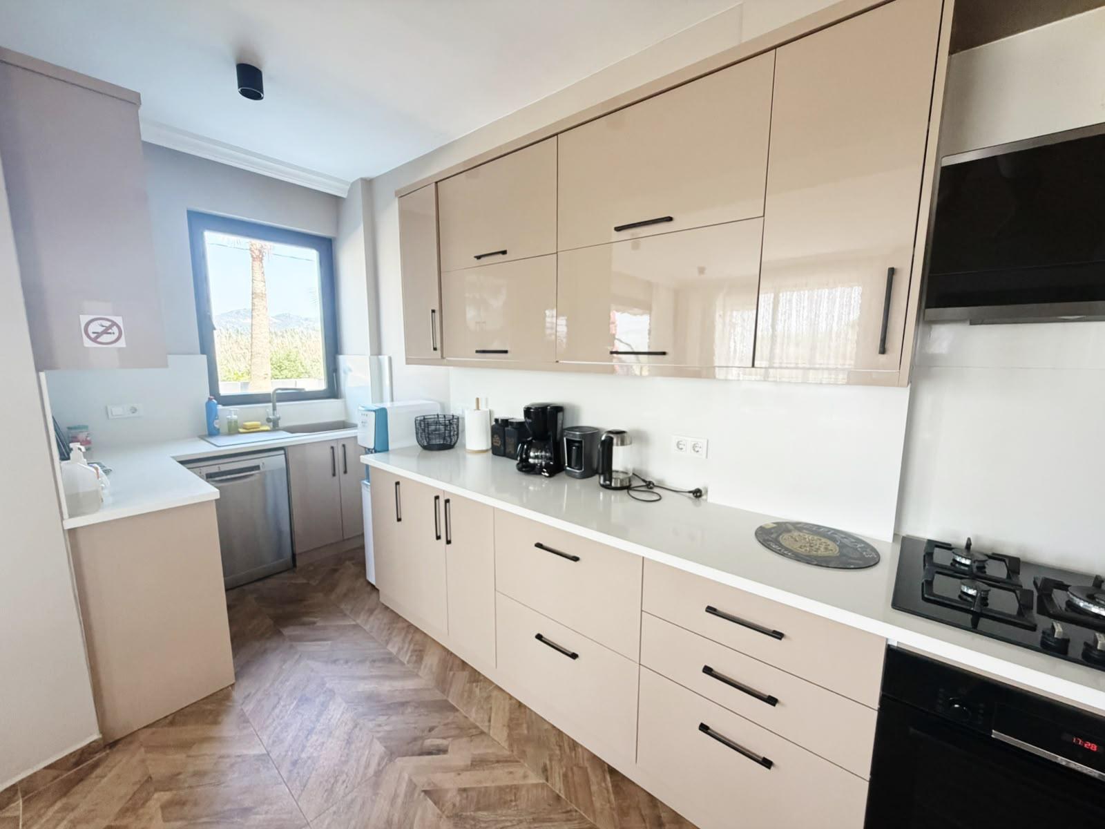 Fully equipped kitchen with gas hob and coffee machines